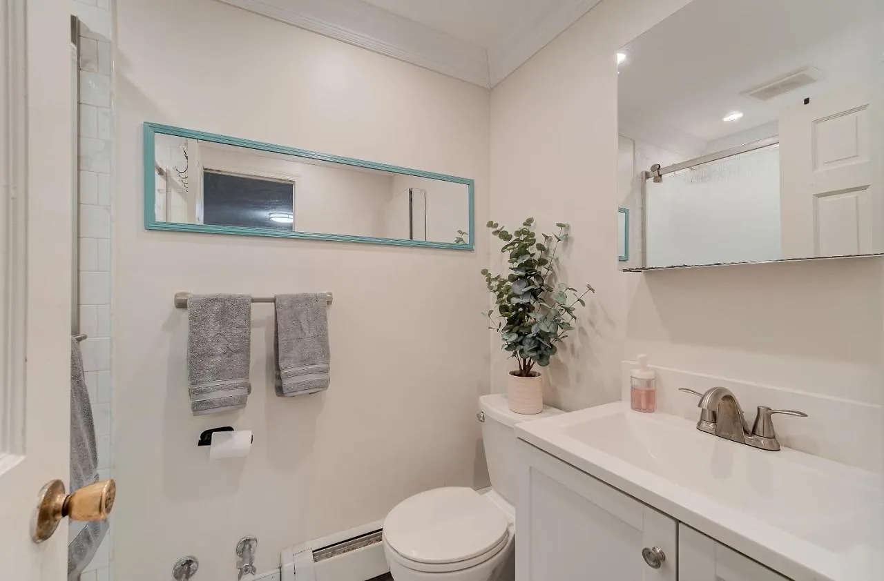 Wonderful Getaway In Canarsie Brooklyn With Parking New York Apartmán