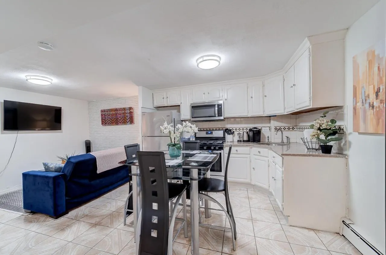 Wonderful Getaway In Canarsie Brooklyn With Parking New York Apartmán
